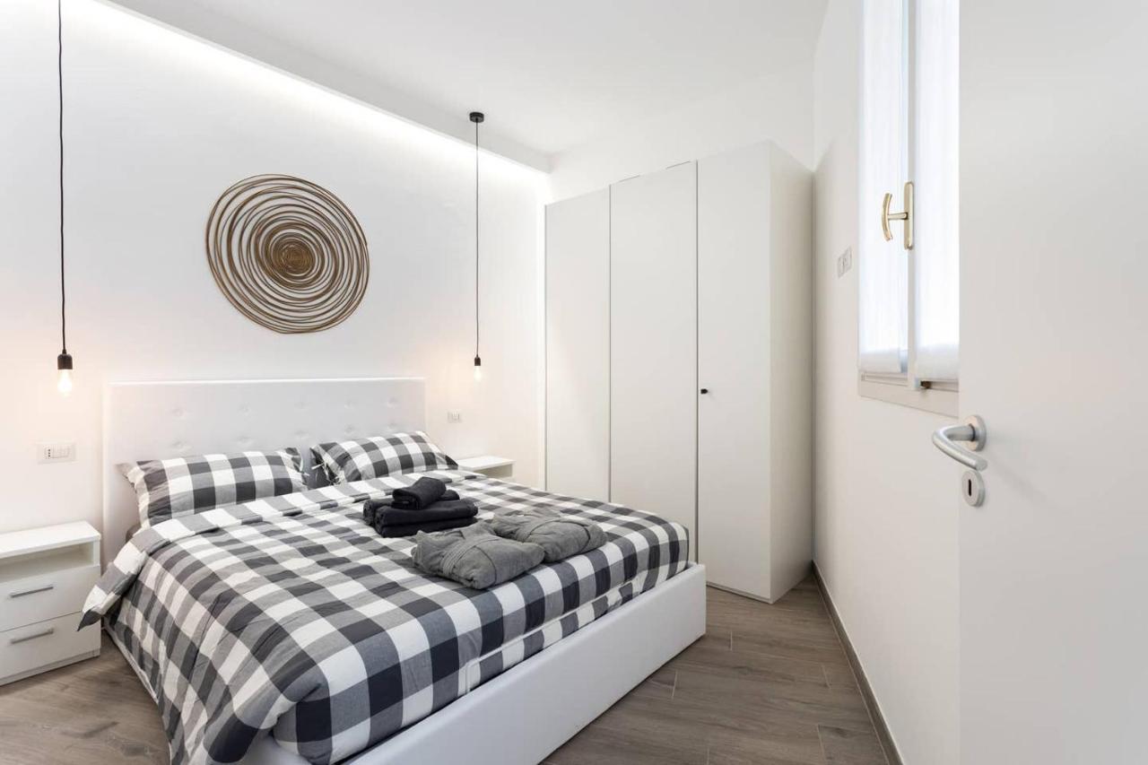Appartamento Modern&new flat in Duomo area Milano Esterno foto